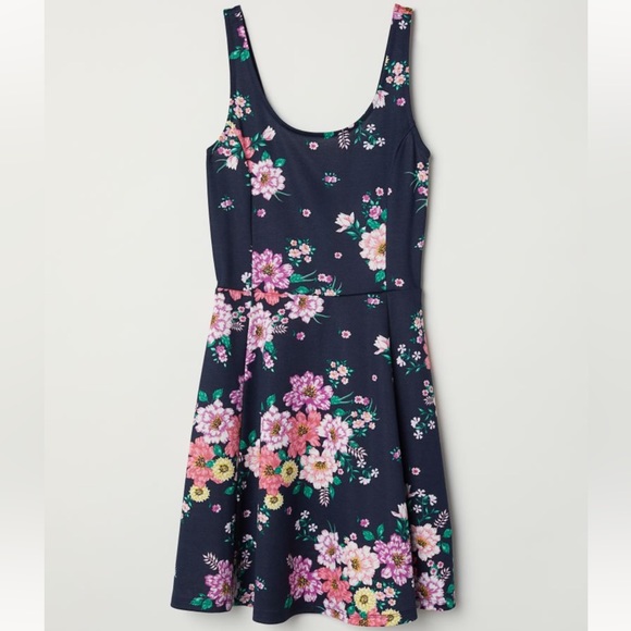 Floral mini skater dress with a deep back in size US 8 (size S). Brand new. - Picture 2 of 4